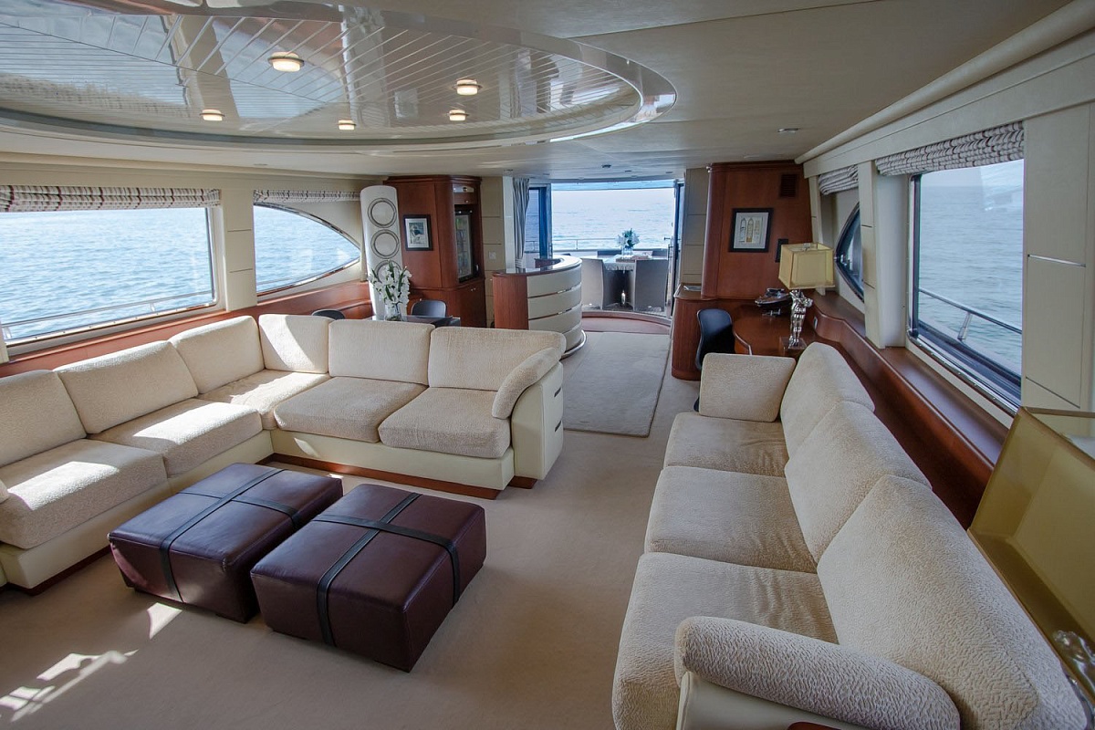 Аренда моторной яхты Azimut 100 Medusa в Дубае, ОАЭ